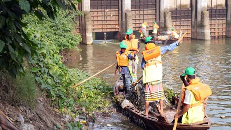রাজধানীর রামপুরা খাল পরিষ্কার অভিযানে নামল ডিএনসিসি