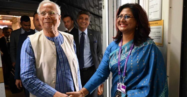 চার দিনের সফরে লন্ডন পৌঁছেছেন প্রধান উপদেষ্টা