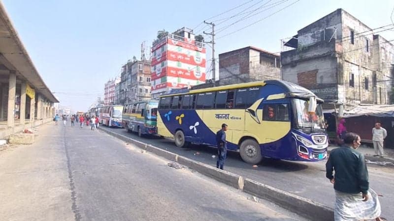 কারখানা বন্ধের প্রতিবাদে ঢাকা-ময়মনসিংহ মহাসড়কে শ্রমিকদের বিক্ষোভ