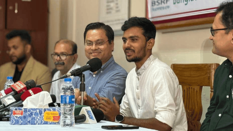 দ্রব্যমূল্য ইস্যুতে কঠোর অবস্থানে যাচ্ছে সরকার: উপদেষ্টা আসিফ