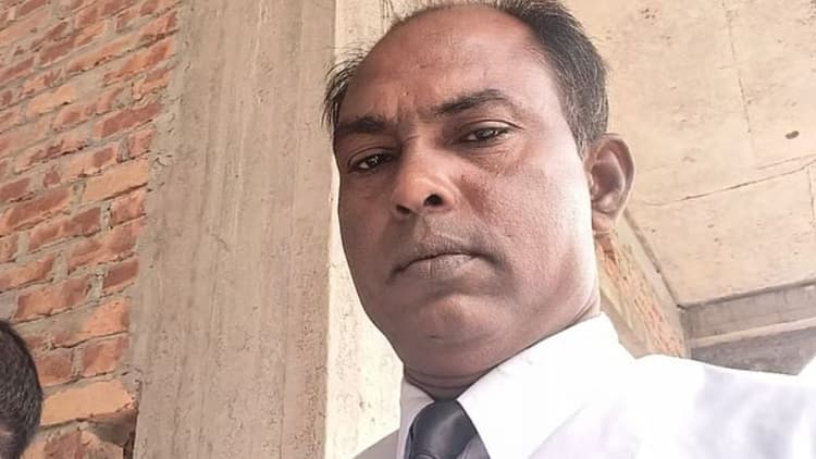 পটুয়াখালীতে ক্ষিপ্ত হয়ে নিজের আইনজীবীকে কুপিয়ে জখম বিবাদীর