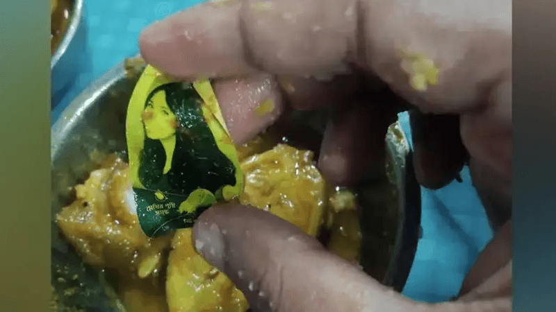 চবির হলের খাবারে মিলল নারীর ছবিযুক্ত স্টিকার