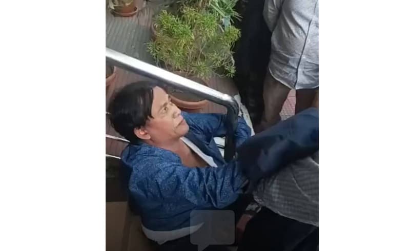 চট্টগ্রামে  পুলিশ কর্মকর্তাকে  বিএনপির নেতাকর্মীদের পিটুনি