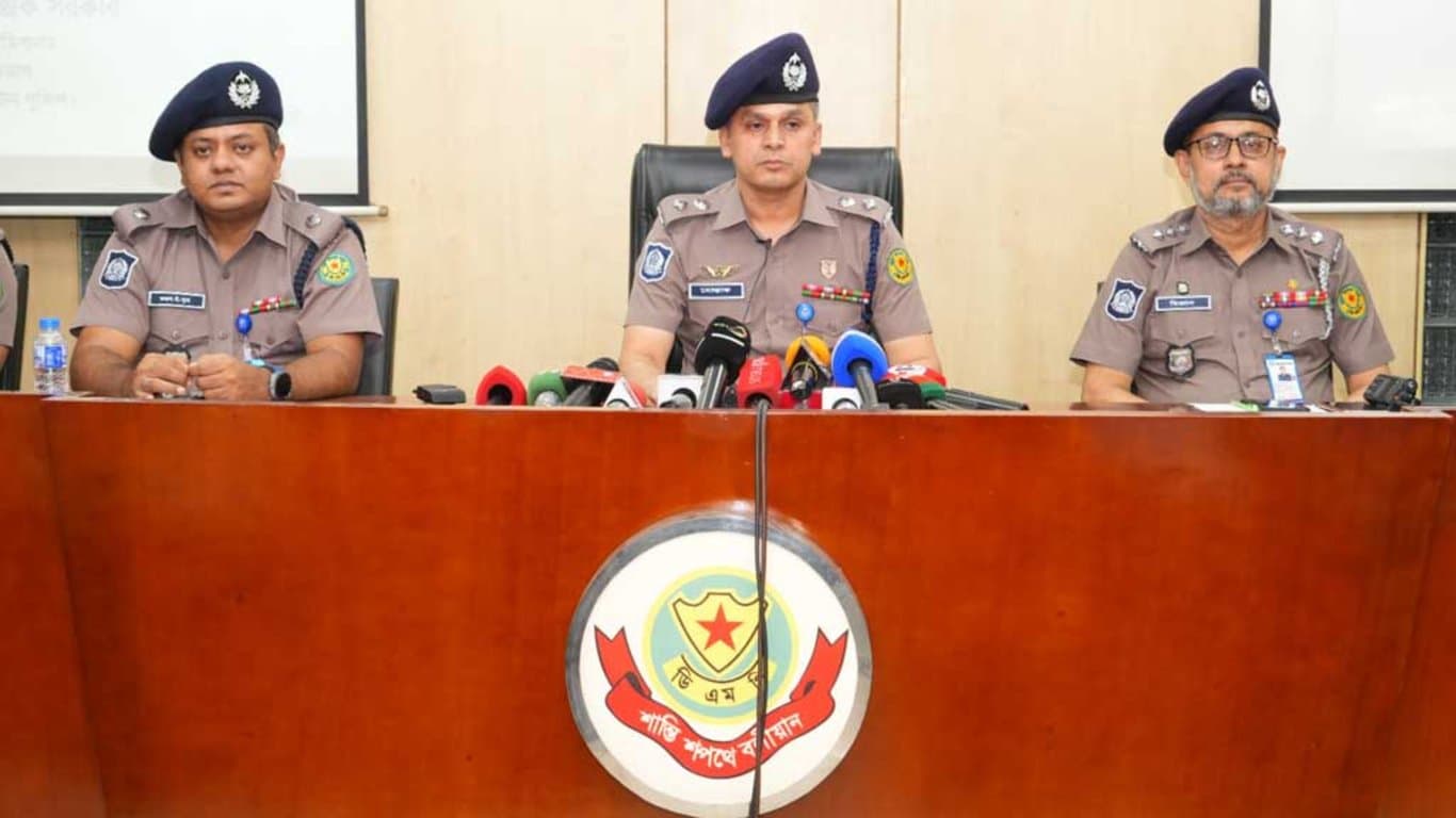 বোরকা পরে প্রাথমিক শিক্ষা অধিদপ্তরে আগুন দেয় পরিচ্ছন্নতাকর্মী: পুলিশ