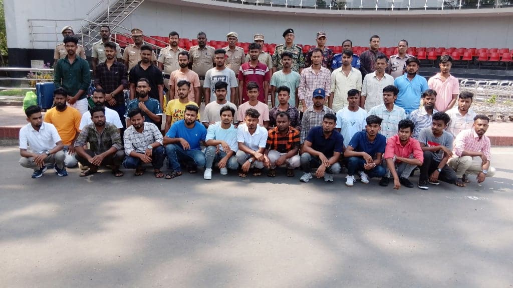 ভারতের কারাগার থেকে মুক্তি পেয়ে দেশে ফিরলেন ৩৬ যুবক