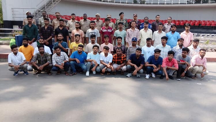 ভারতের কারাগার থেকে মুক্তি পেয়ে দেশে ফিরলেন ৩৬ যুবক