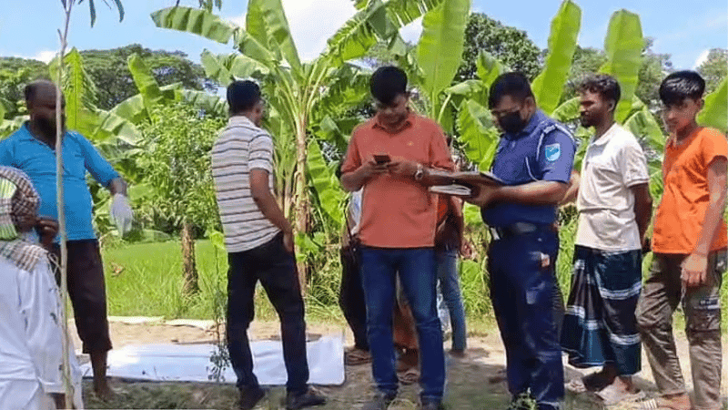 গাছের গোড়ায় ৩টি বস্তা, খুলতেই মিলল ছয় টুকরো মরদেহ