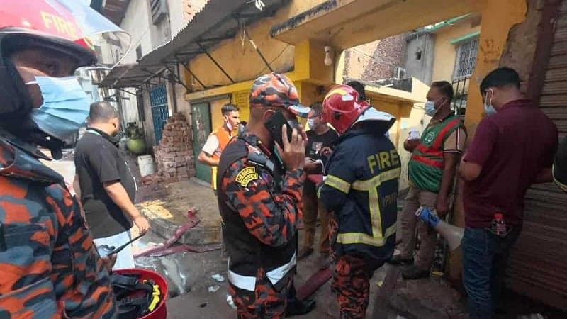 মিরপুরে কেমিক্যাল গোডাউনের আগুনে নয়জনের মৃত্যু