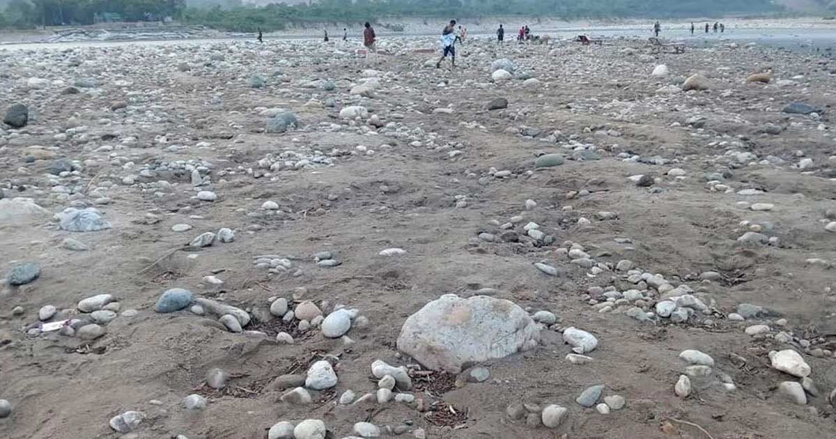 ব্যাপক লুটপাতে ধ্বংসের মুখে সিলেটের সাদা পাথর