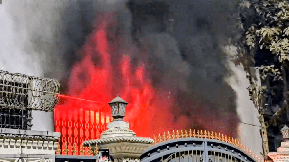 বান্দরবানে সাবেক মন্ত্রী বীর বাহাদুরের বাড়িতে আগুন