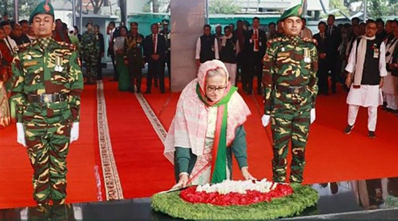 বিজয় দিবসে বঙ্গবন্ধুর প্রতিকৃতিতে প্রধানমন্ত্রীর শ্রদ্ধা