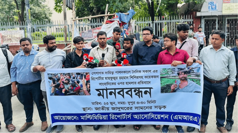 ২৪ ঘণ্টার মধ্যে সাংবাদিকদের হামলার সঙ্গে জড়িতদের আইনের আওতায় আনার দাবি