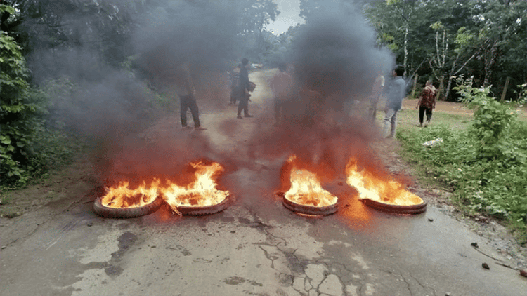 সাজেকে অনির্দিষ্টকালের সড়ক অবরোধ, আটকা পড়েছেন পর্যটকরা