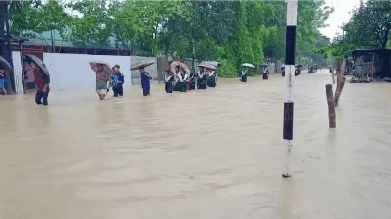 টানা বৃষ্টিতে ডুবেছে খাগড়াছড়ি-রাঙামাটি সড়ক, যোগাযোগ বিচ্ছিন্ন