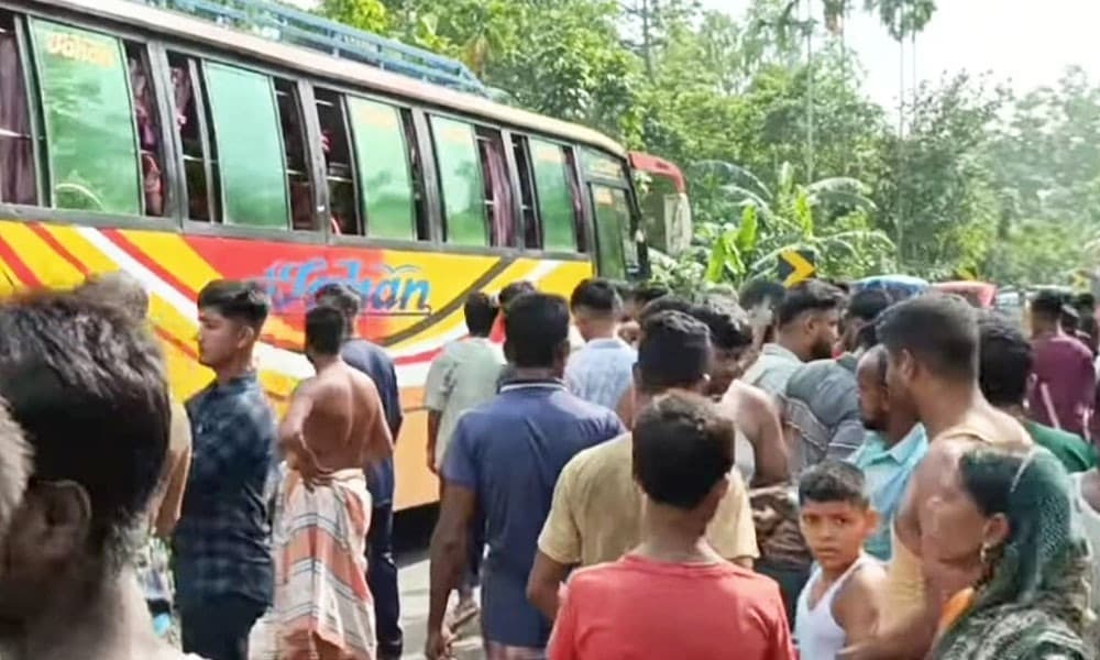 গাইবান্ধার পলাশবাড়ীতে বাস-ইজিবাইক সংঘর্ষে নিহত ৩, আহত ২