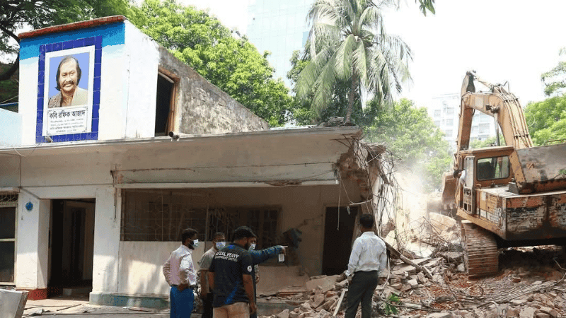 ভেঙে ফেলা হলো কবি রফিক আজাদের স্মৃতিস্মারক বাড়ির একাংশ
