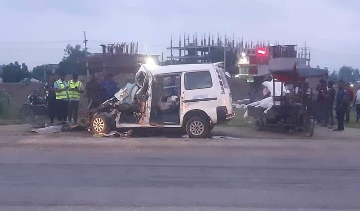 ট্রাক-প্রাইভেটকার সংঘর্ষে একই পরিবারের ৪ জন নিহত