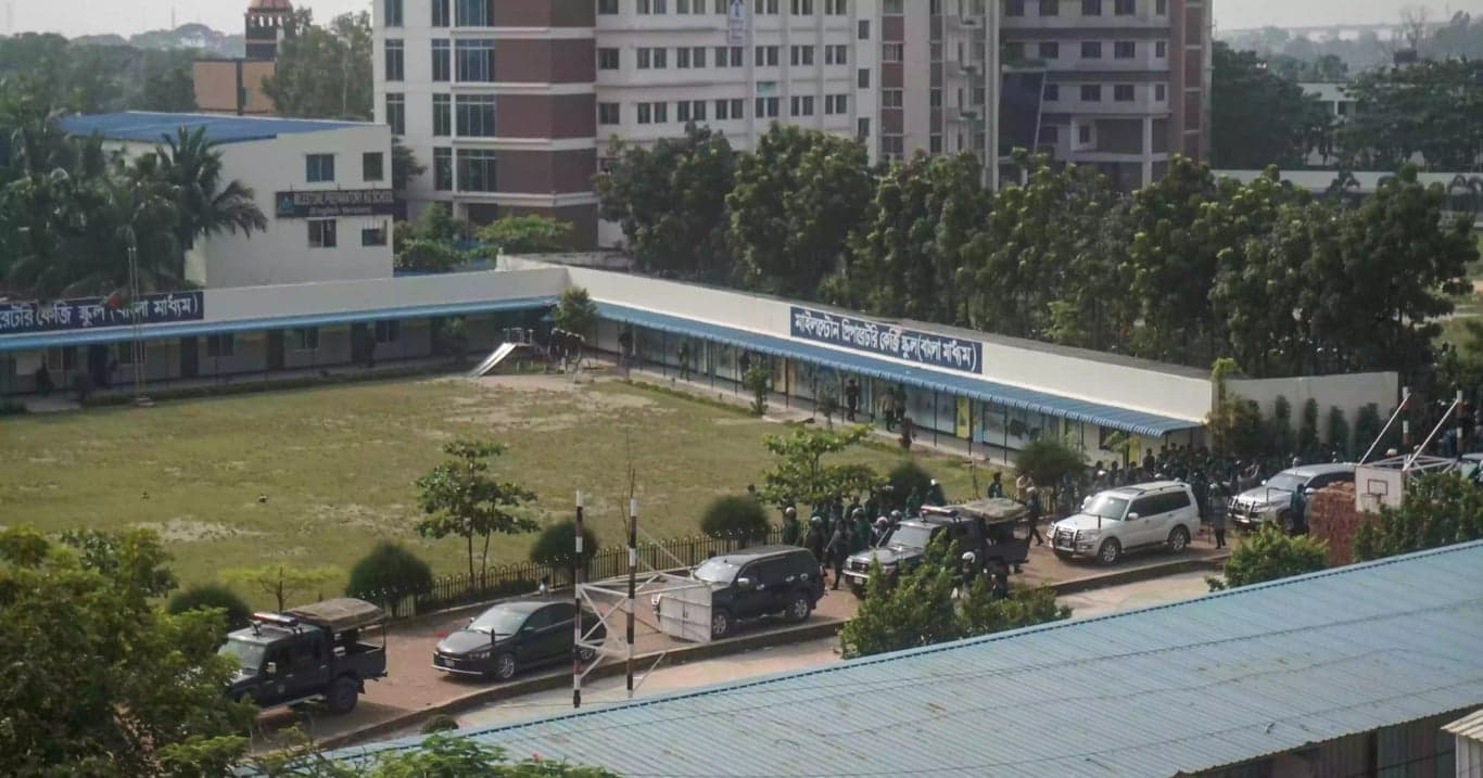 মুক্তির পর পুনরায় অবরুদ্ধ উপদেষ্টা ও প্রেস সচিব