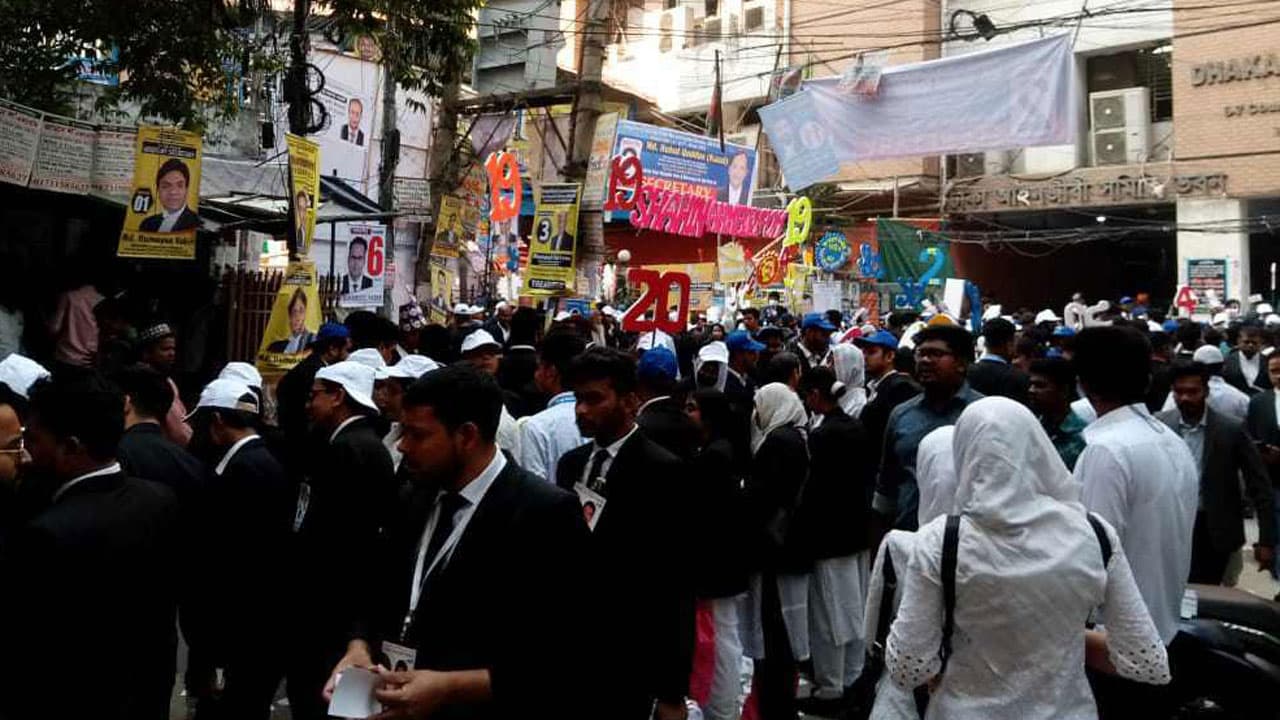 ঢাকা বার নির্বাচন: চলছে দ্বিতীয় দিনের ভোটগ্রহণ