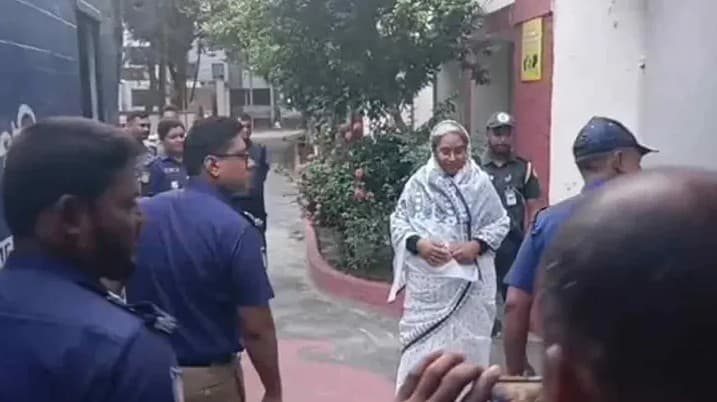 প্যারোলে মুক্তি পেয়ে ঢাকার বাস ভবনে দীপু মনি