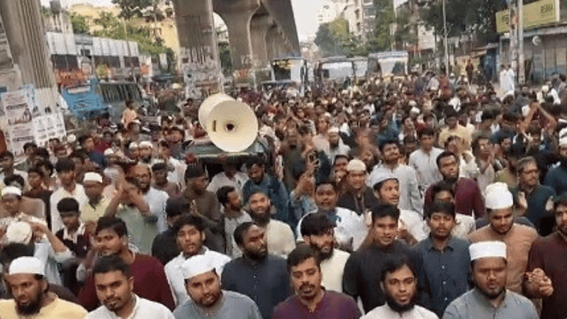 রামিসা হত্যাকাণ্ড: দ্রুত বিচার দাবিতে মিরপুরে বিক্ষোভ, যান চলাচল বন্ধ