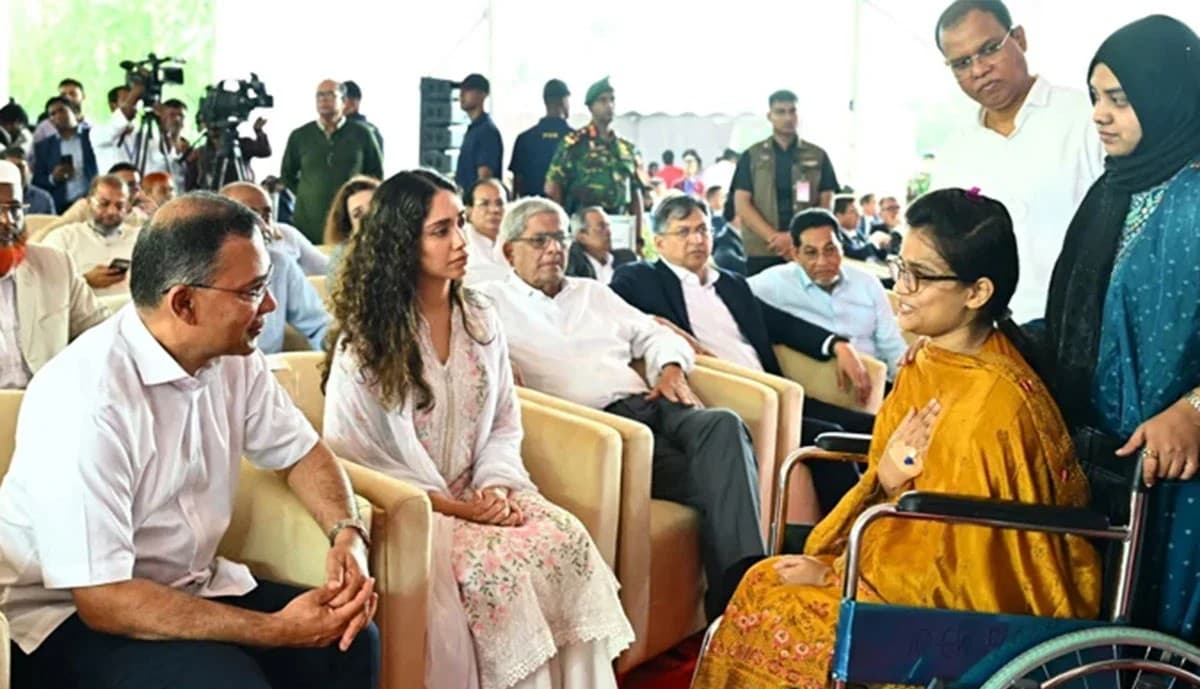 আহত জুলাই যোদ্ধা মিতুর খোঁজ নিলেন প্রধানমন্ত্রী তারেক রহমান