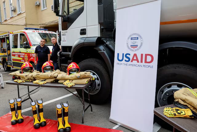 সাহায্যদাতাদের মার্কিন অর্থায়নের সব কর্মসূচি স্থগিতের নির্দেশ