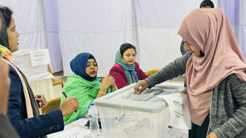 জকসু নির্বাচনে ভোটগ্রহণ চলছে