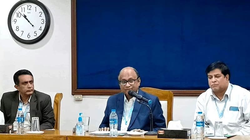 শেখ হাসিনাকে ফেরাতে রেড নোটিশ জারির পদক্ষেপ দুদকের